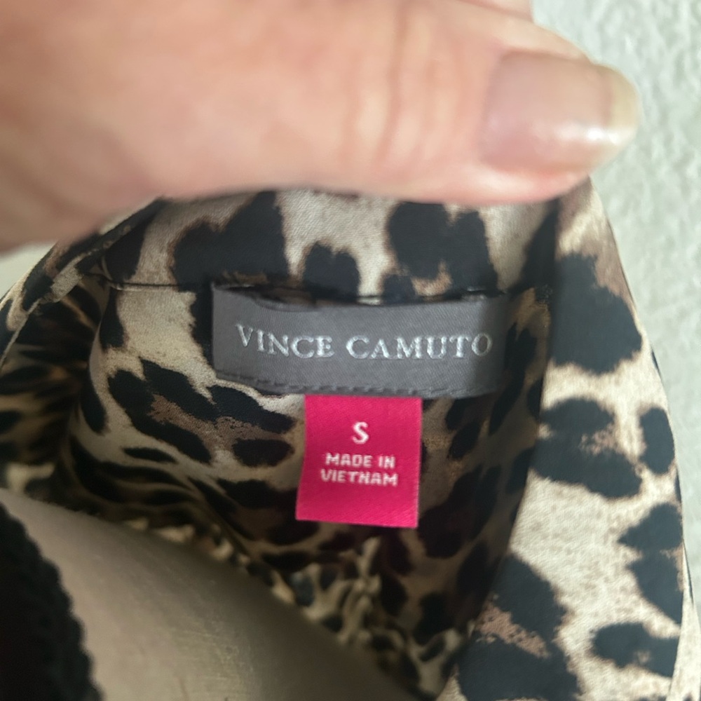 Vince Camuto Animal Print Blouse - only worn twice! 💞✔️